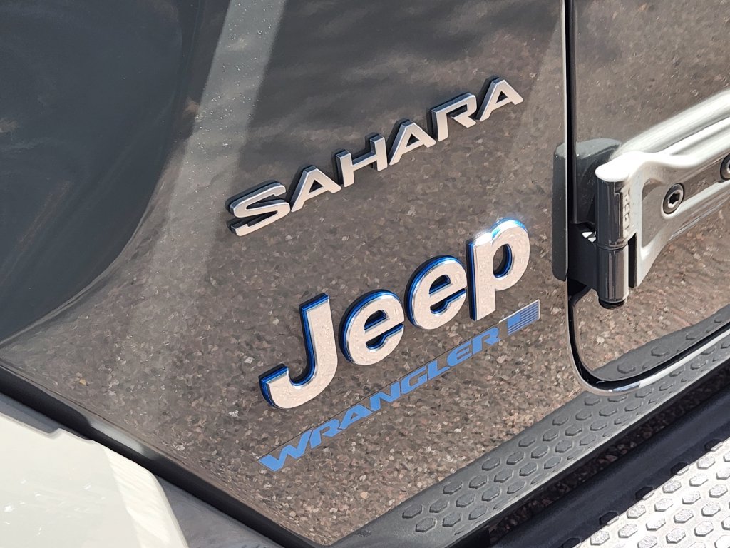 Used 2023 Jeep Wrangler Unlimited Sahara w/ Cold Weather Group AWD/4WD image 31