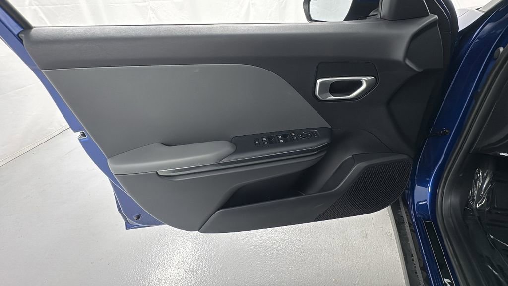 New 2025 Kia K4 LXS image 16