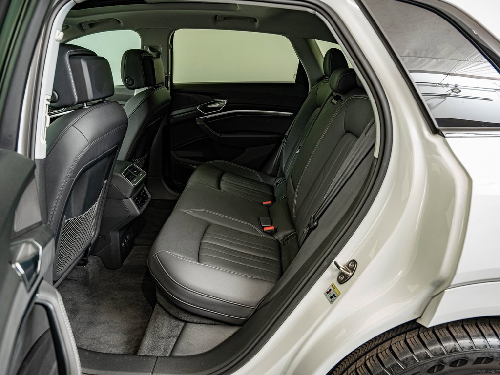 Used 2021 Audi e-tron Premium Plus w/ Premium Plus Package image 32