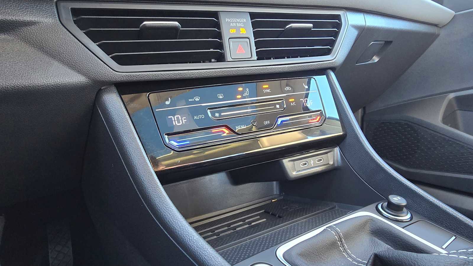 Used 2025 Volkswagen Jetta SE image 33