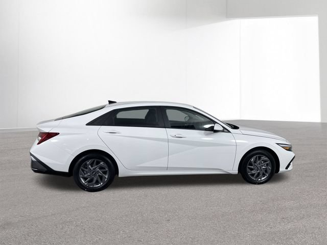 New 2026 Hyundai Elantra Hybrid FWD image 40