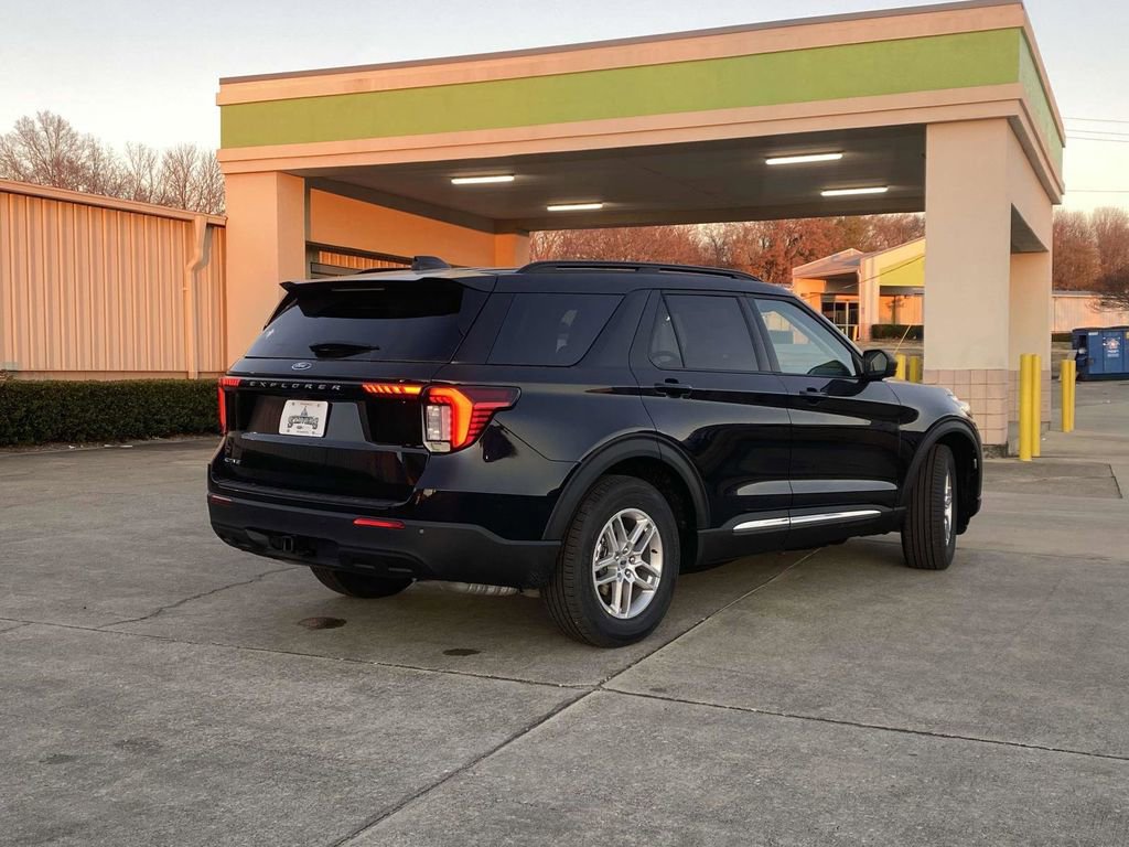 New 2025 Ford Explorer Active image 3