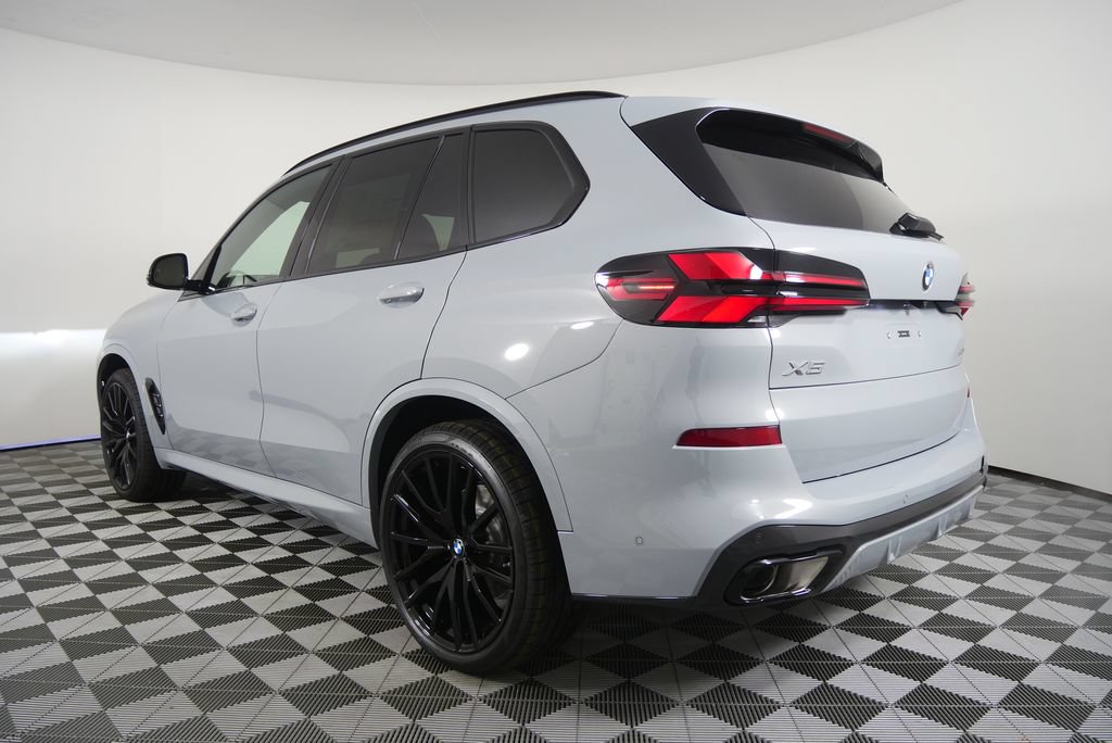 Used 2026 BMW X5 sDrive40i w/ M Sport Package RWD image 4