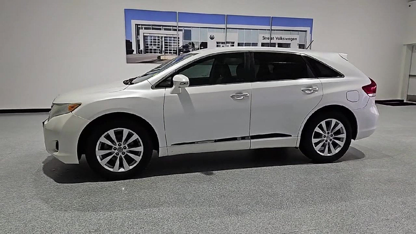 Used 2013 Toyota Venza XLE FWD image 5