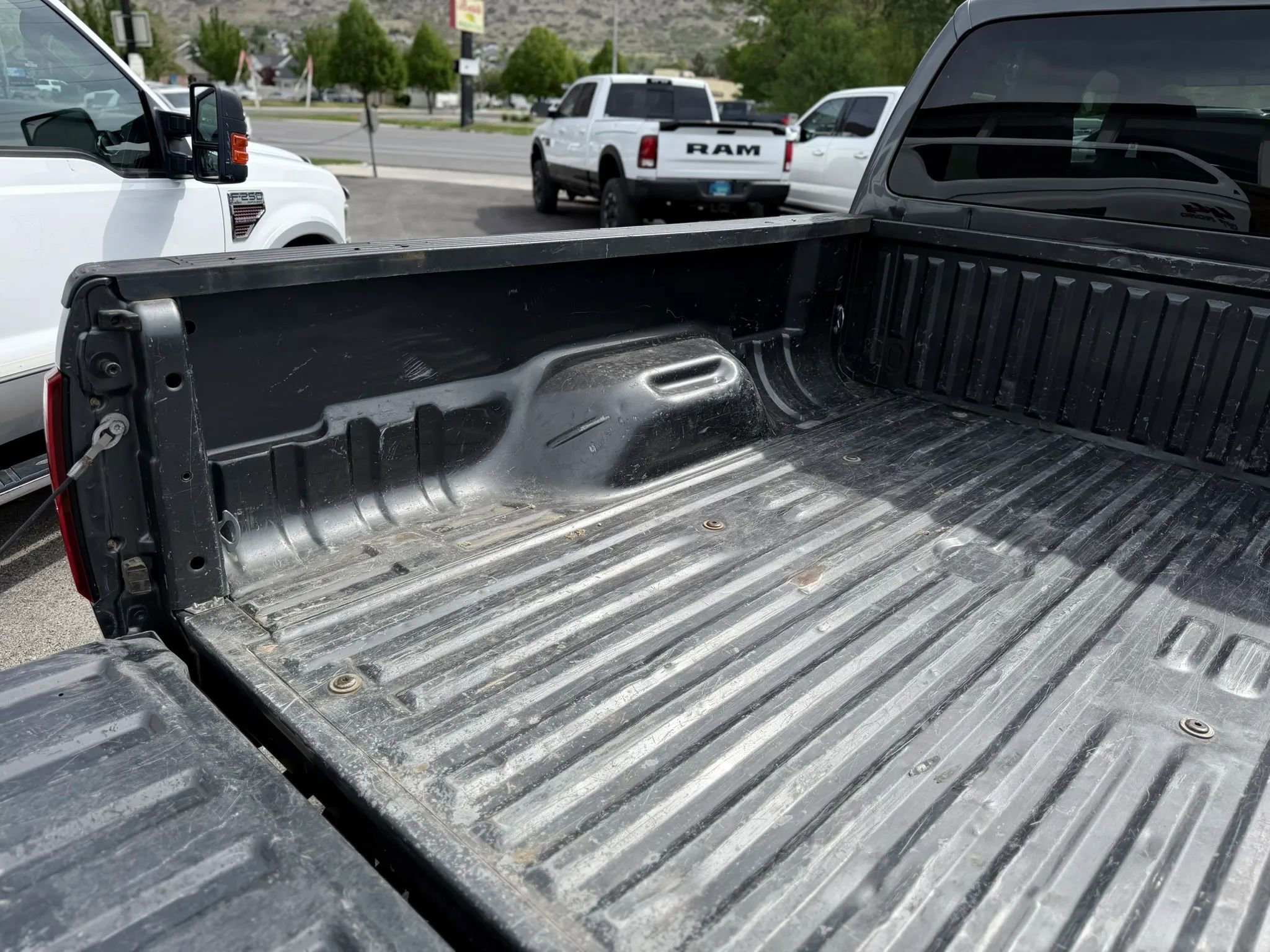 Used 2016 Ford F350 XLT w/ XLT Premium Package AWD/4WD image 16