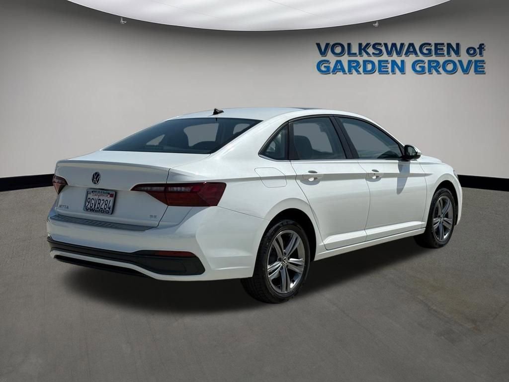 Used 2023 Volkswagen Jetta SE w/ Panoramic Sunroof Package FWD image 7
