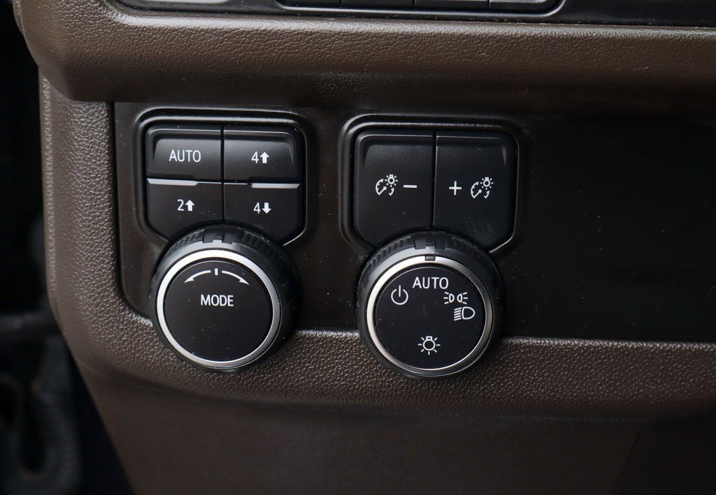 Used 2022 Chevrolet Suburban Z71 w/ Luxury Package image 23