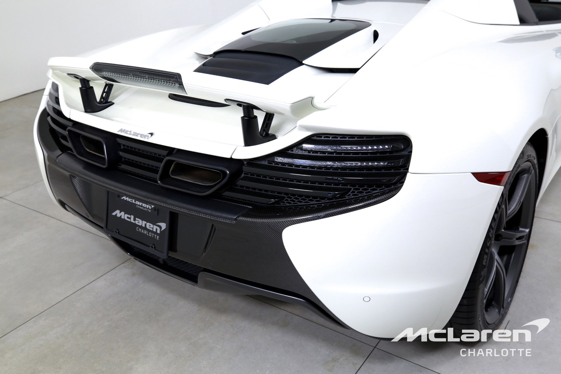 Used 2015 McLaren 650S Spider image 30