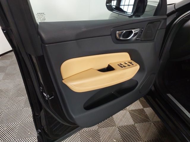 Used 2023 Volvo XC60 B5 Ultimate w/ Climate Package image 17