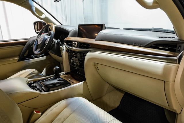 Used 2018 Lexus LX 570 4WD w/ Luxury Package image 18