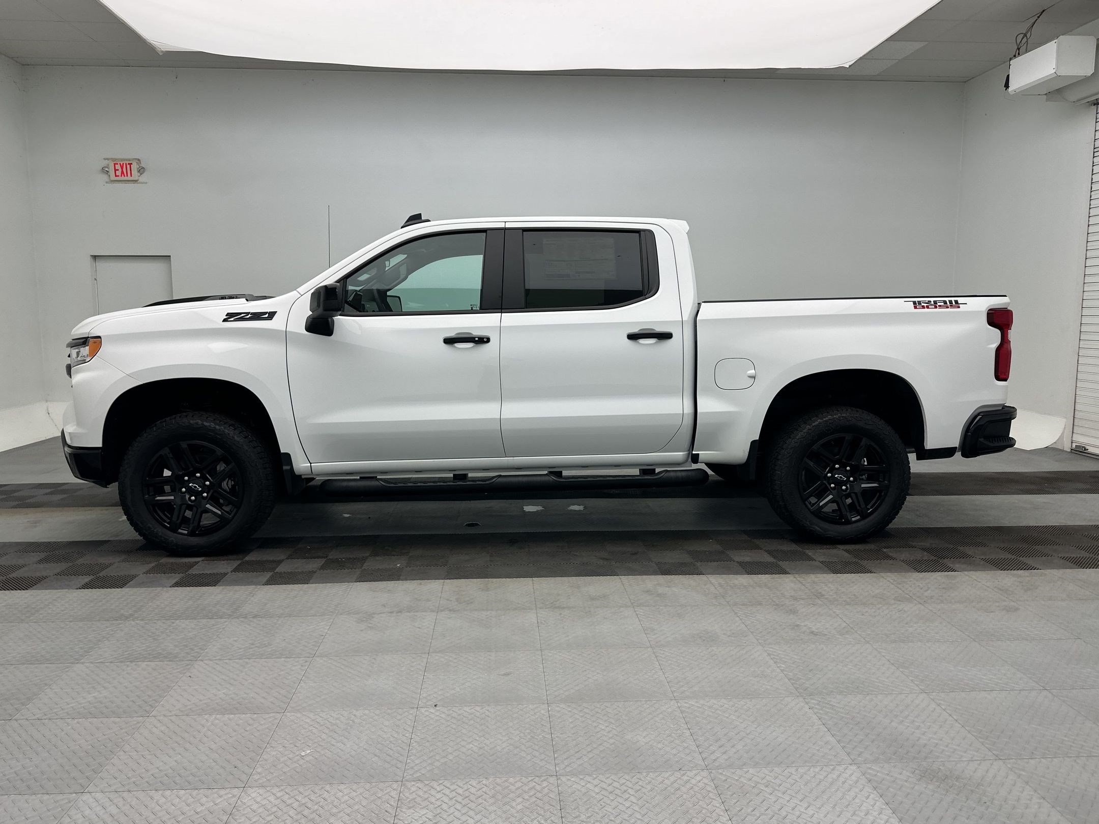 New 2026 Chevrolet Silverado 1500 LT Trail Boss w/ LPO, Dark Essentials Package AWD/4WD image 2
