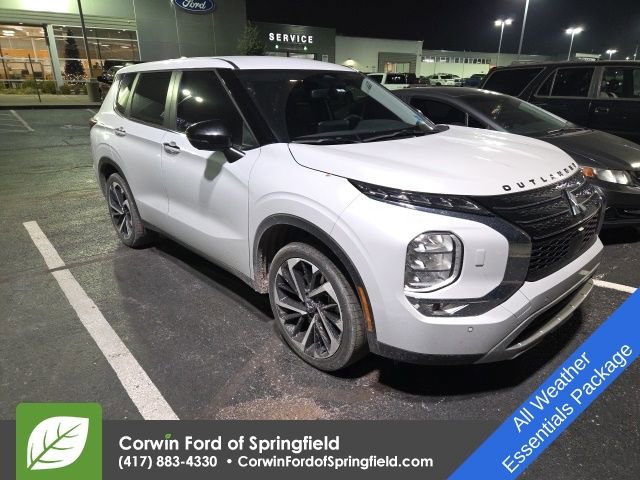 Used 2024 Mitsubishi Outlander SE image 2