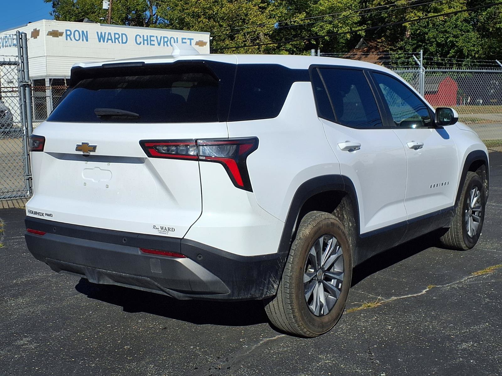 Used 2026 Chevrolet Equinox LT AWD/4WD image 22