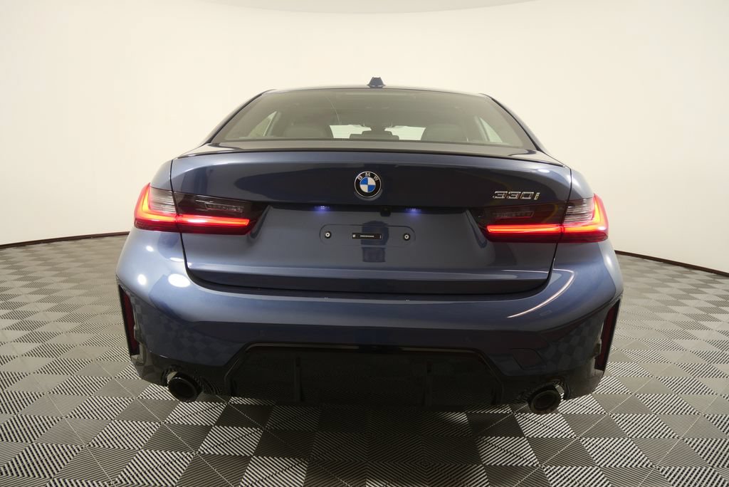 Used 2026 BMW 330i Sedan w/ M Sport Package RWD image 4