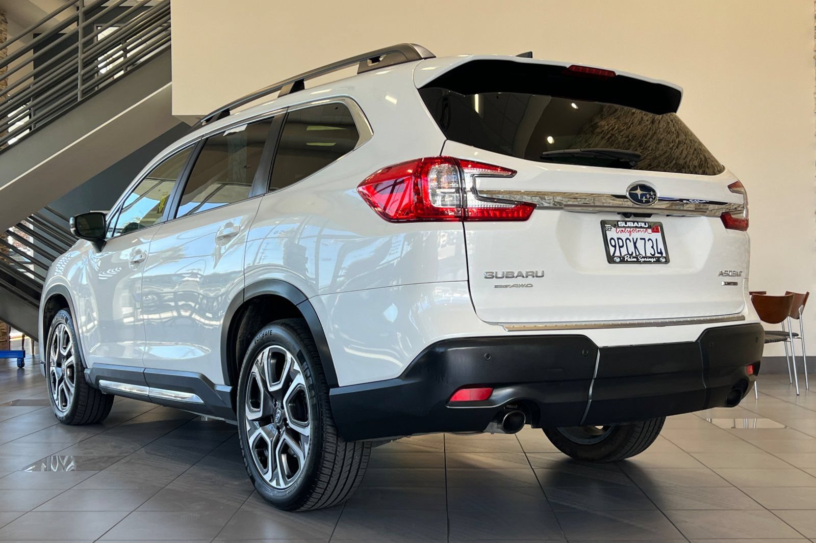 Certified 2024 Subaru Ascent Limited w/ Technology Package AWD/4WD image 3