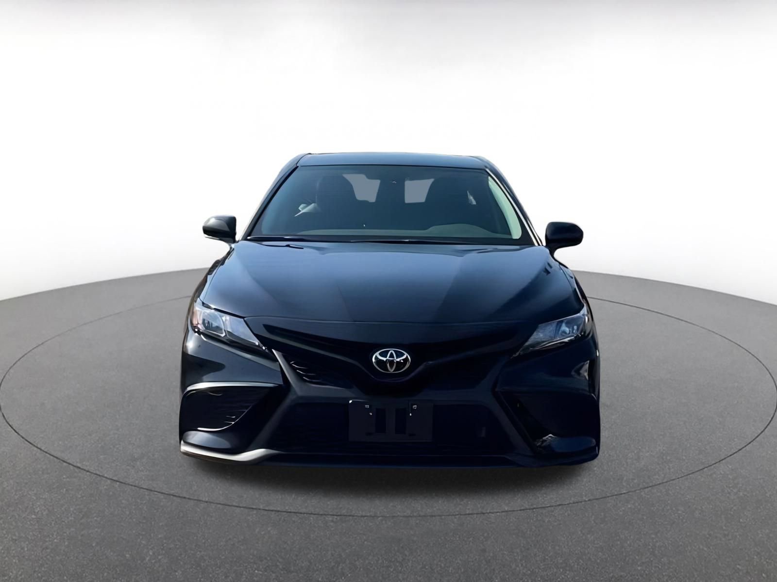 Used 2024 Toyota Camry SE image 4