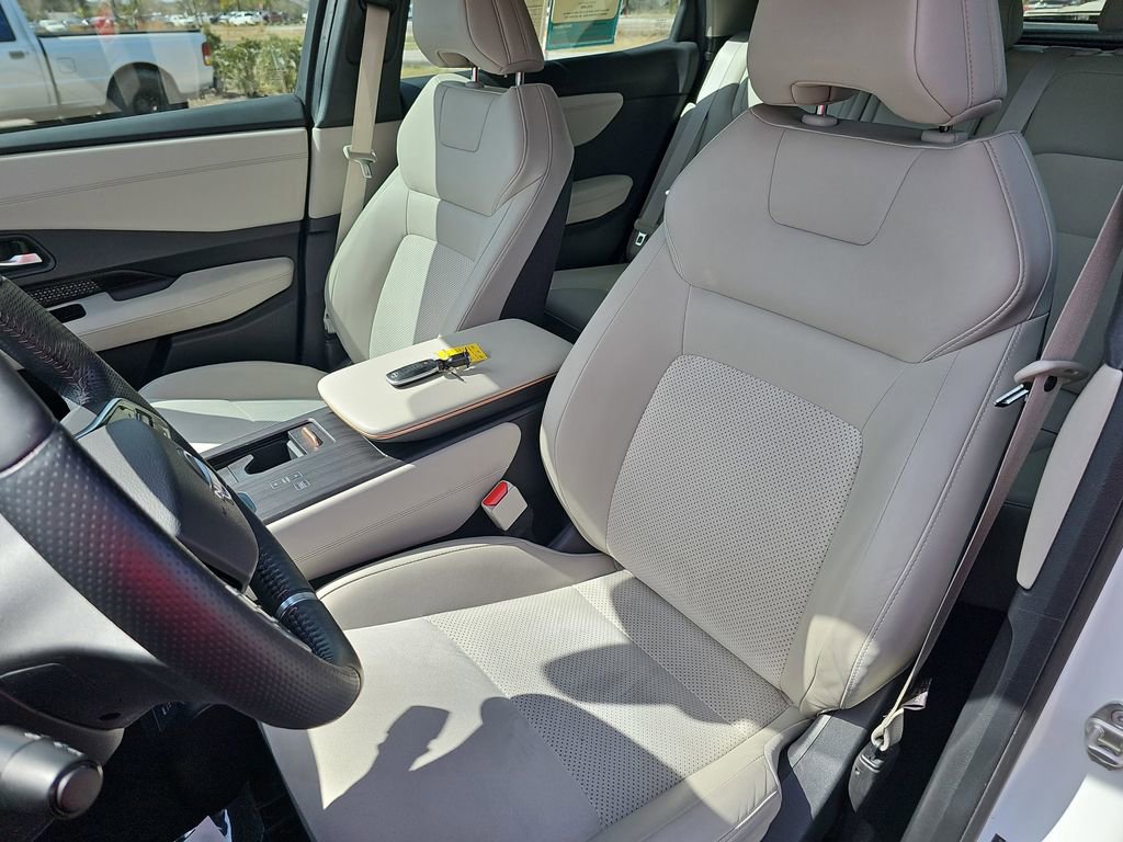 Used 2023 Nissan Ariya FWD image 18