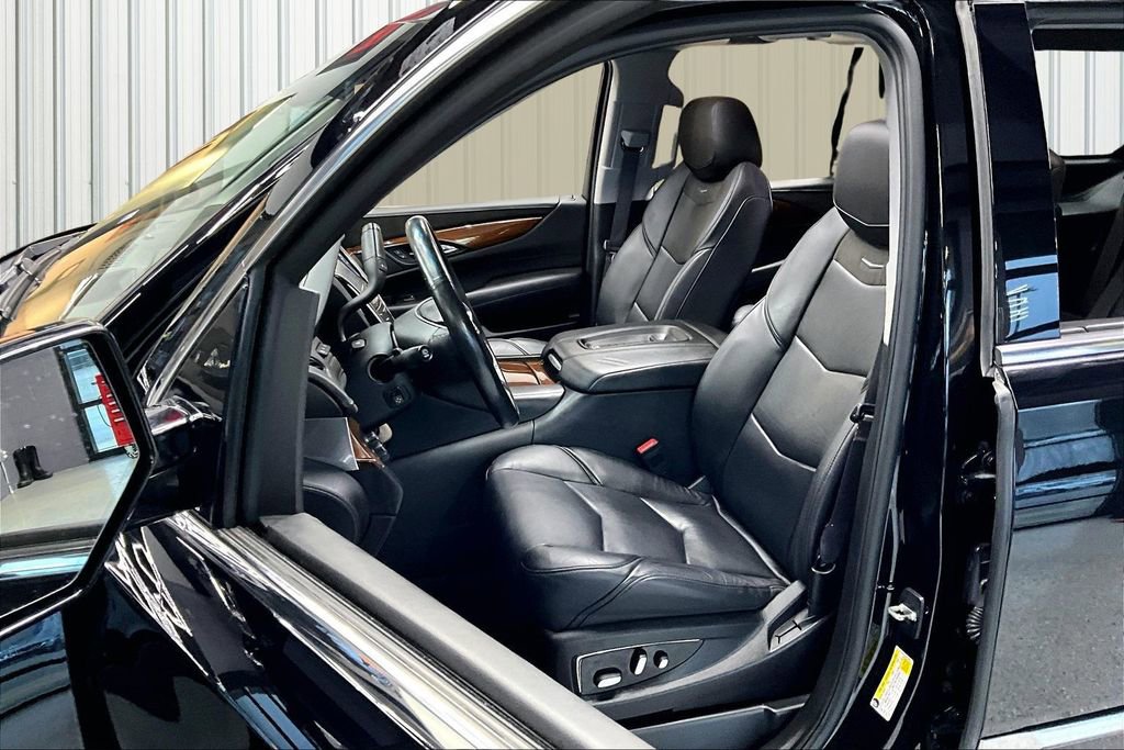 Used 2016 Cadillac Escalade Luxury image 21