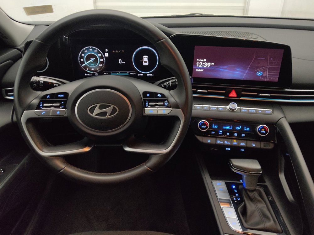 Used 2025 Hyundai Elantra SEL FWD image 22