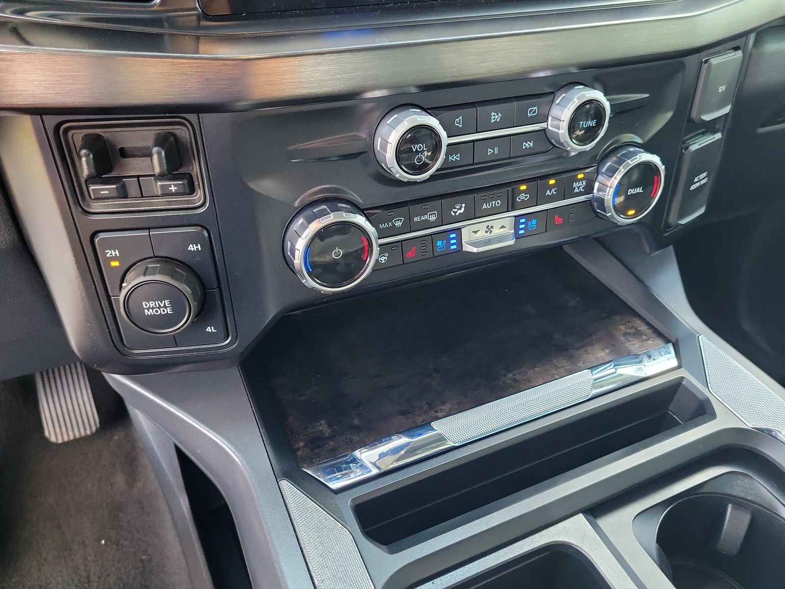 Certified 2024 Ford F250 Lariat AWD/4WD image 25