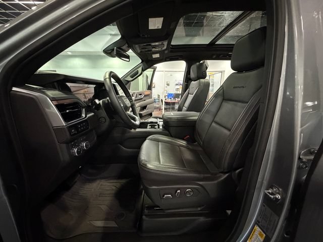 Used 2025 GMC Yukon XL Denali w/ Sun & Power Step Package AWD/4WD image 11