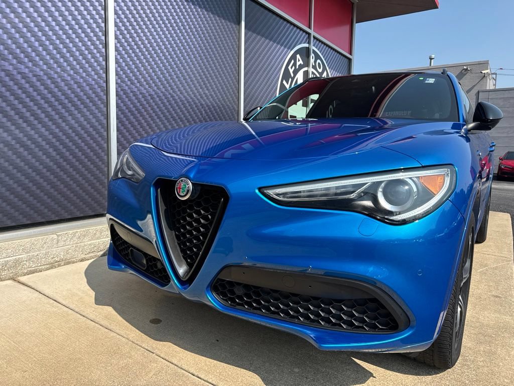 Used 2023 Alfa Romeo Stelvio Veloce AWD/4WD image 18