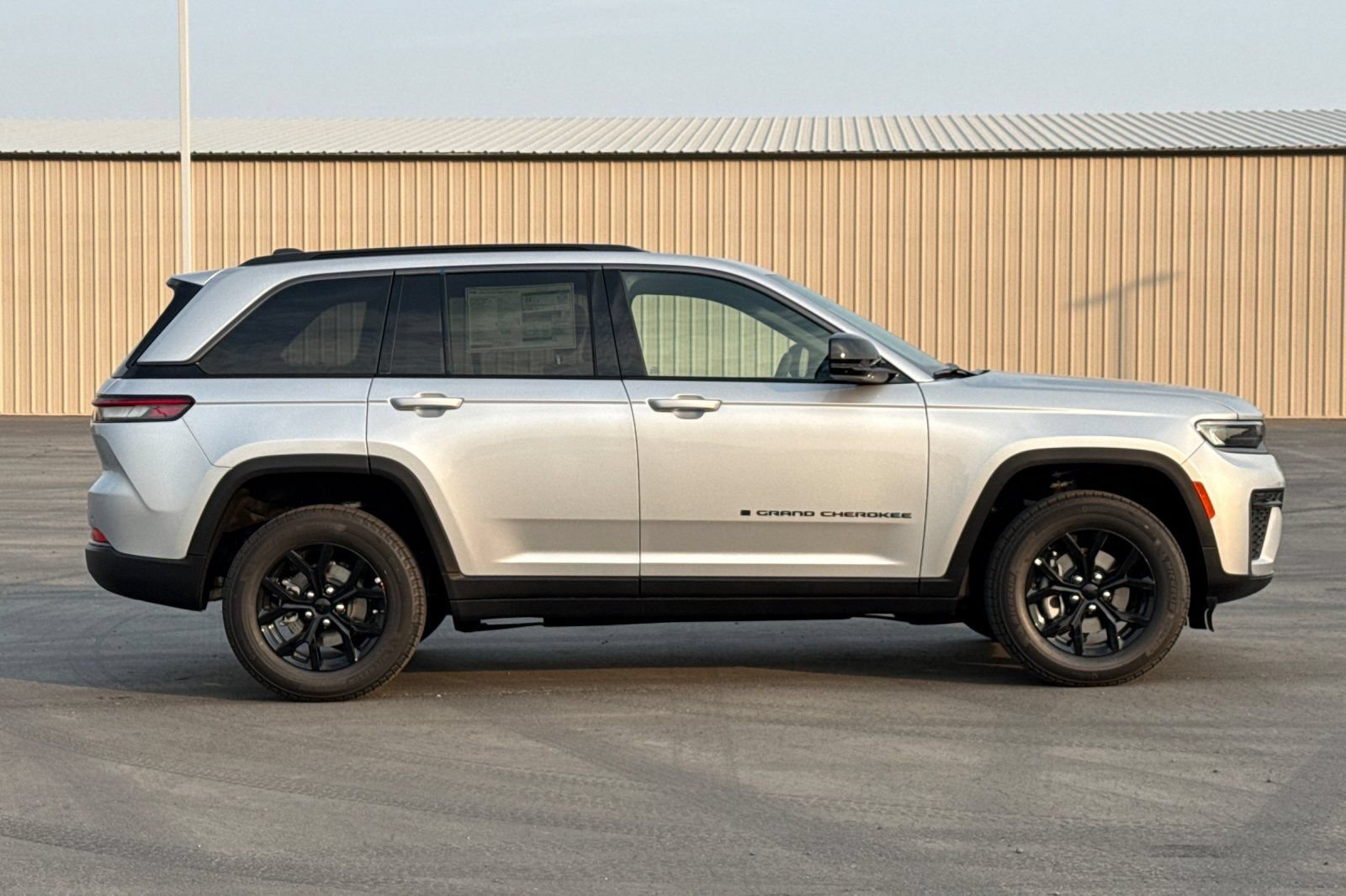 New 2026 Jeep Grand Cherokee Altitude AWD/4WD image 2