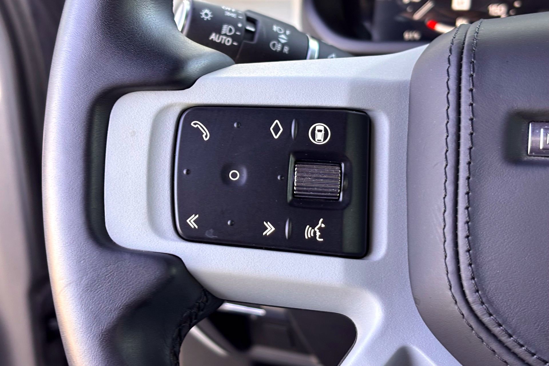 Used 2024 Land Rover Defender 110 X-Dynamic SE image 14