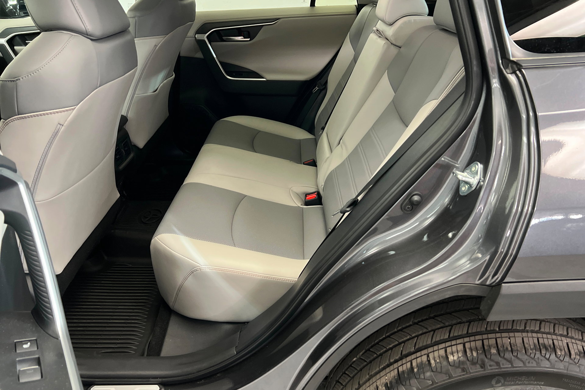 Used 2025 Toyota RAV4 Limited w/ Advanced Technology Package image 22