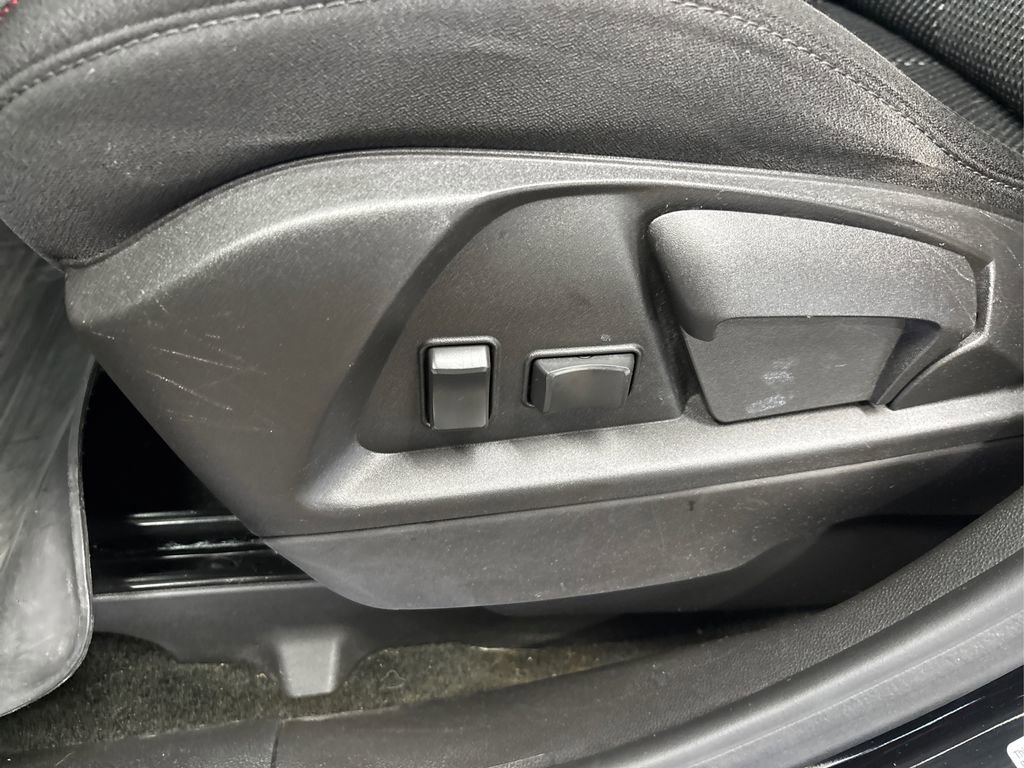 Used 2017 Chevrolet Equinox LT image 32