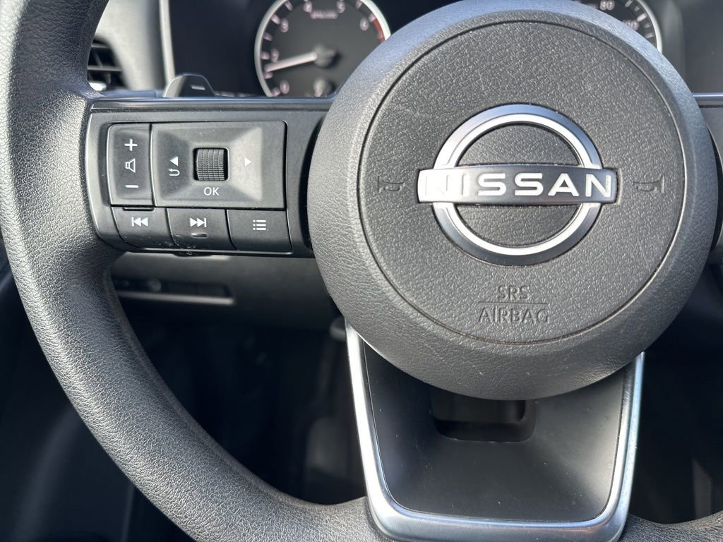 Used 2023 Nissan Rogue S image 16