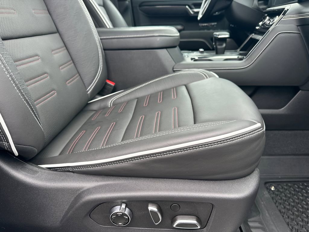 Used 2025 GMC Sierra 1500 AT4X image 14