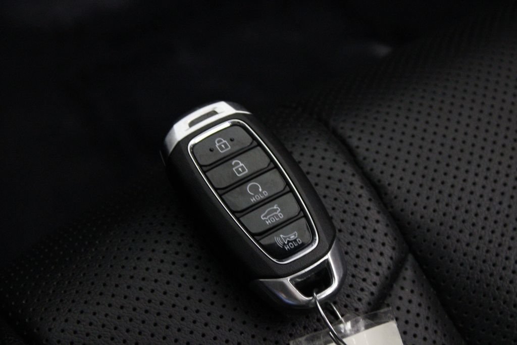 Used 2023 Hyundai Elantra Limited FWD image 28