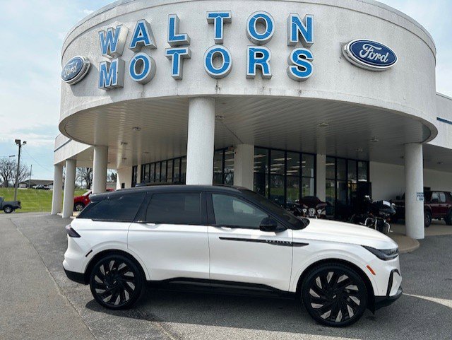 Used 2024 Lincoln Nautilus Reserve w/ Equipment Group 202A image 1