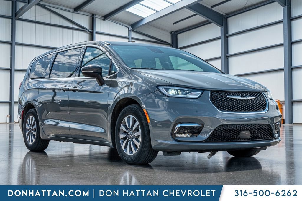 Used 2023 Chrysler Pacifica Touring-L image 37