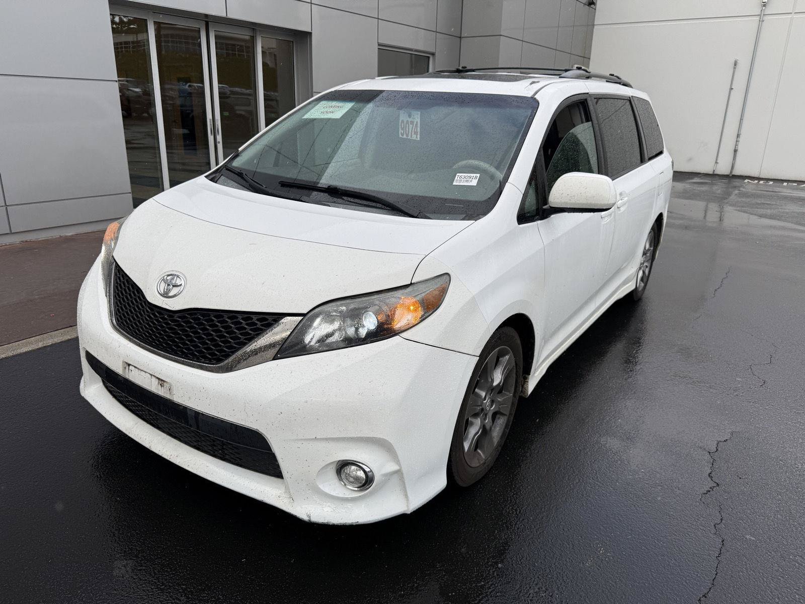 Used 2011 Toyota Sienna SE w/ Preferred Pkg