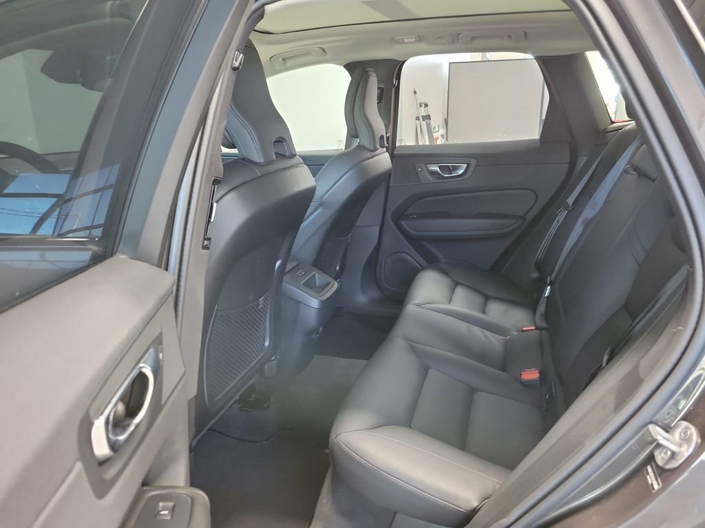 Used 2025 Volvo XC60 B5 Plus image 42