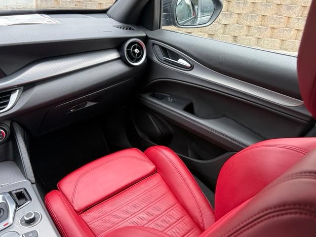 Used 2024 Alfa Romeo Stelvio Veloce AWD/4WD image 48