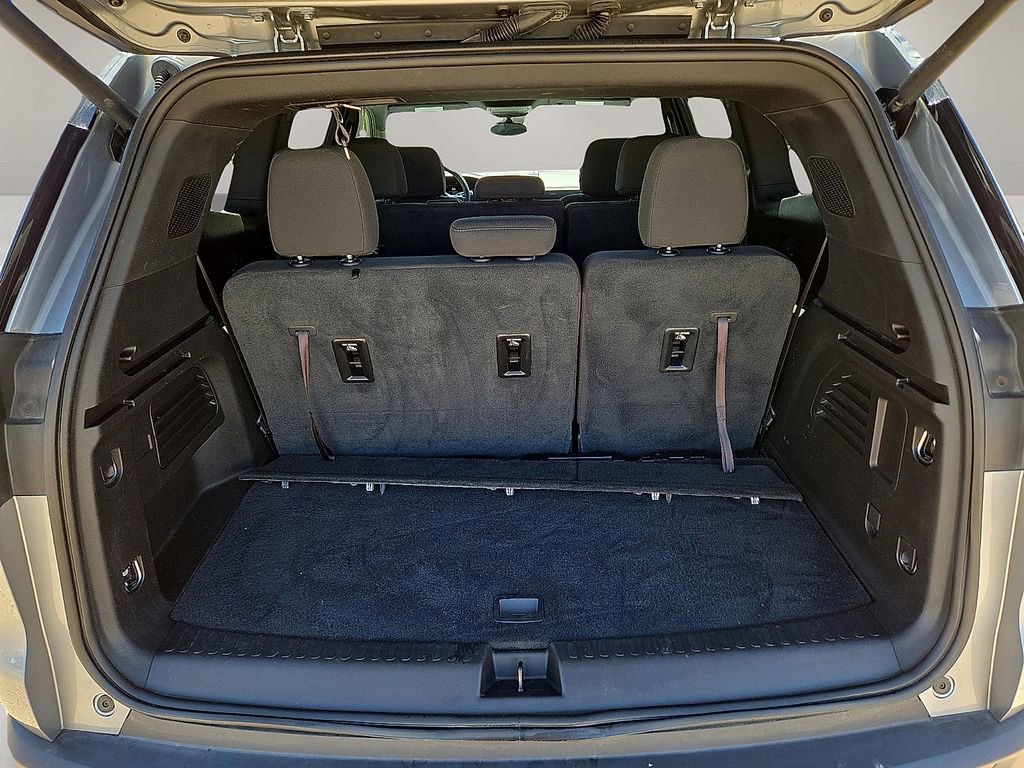 Used 2025 GMC Acadia Elevation image 13