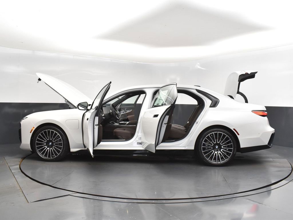 New 2026 BMW 750e xDrive image 27