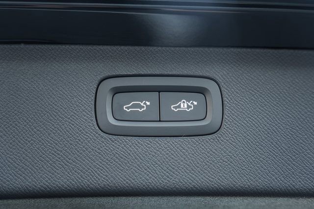 New 2026 Volvo XC90 B6 Ultra w/ Protection Package image 17