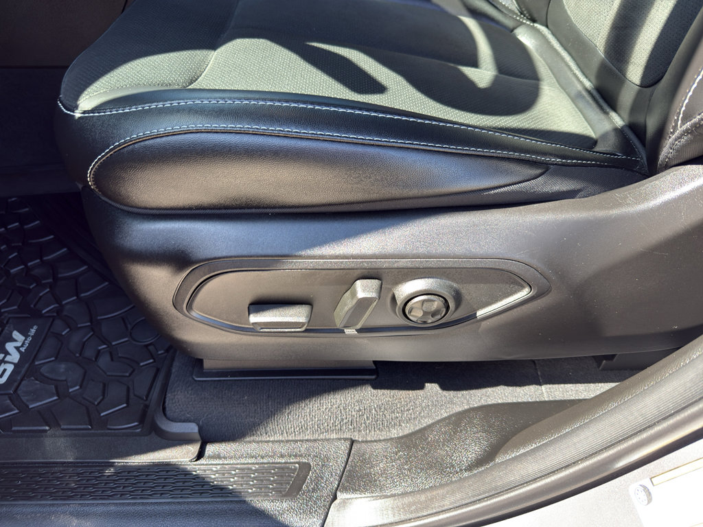 Used 2024 Jeep Grand Cherokee Altitude AWD/4WD image 14