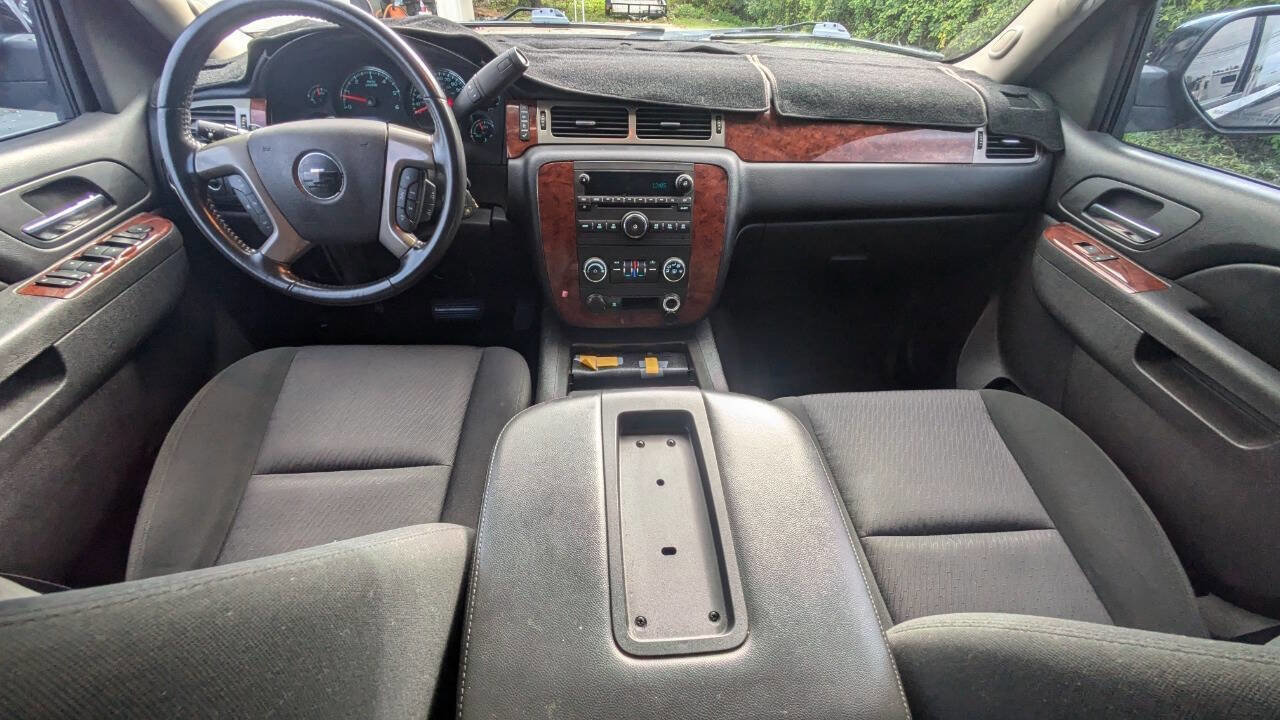 Used 2011 Chevrolet Suburban LS image 12