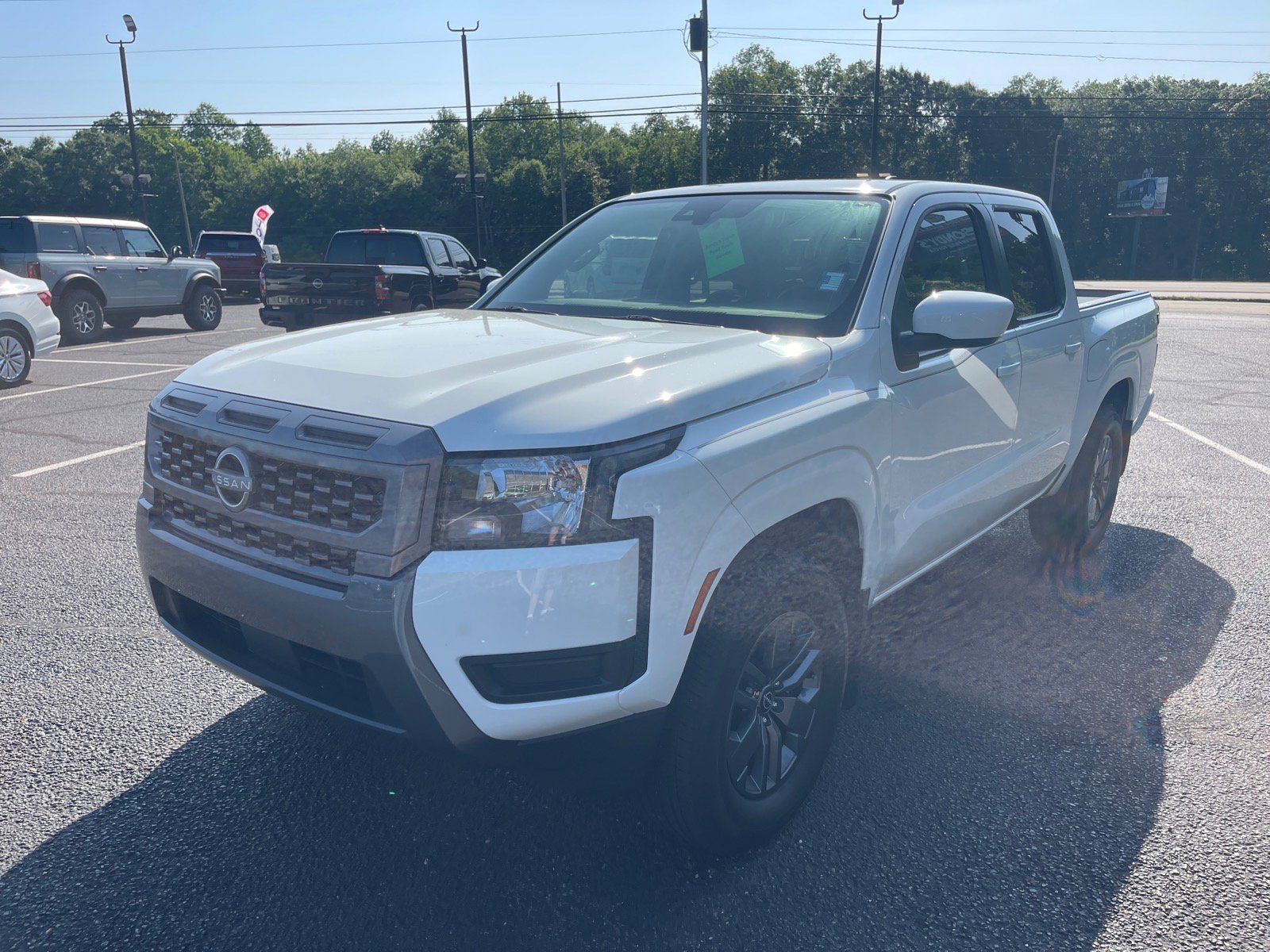 Used 2025 Nissan Frontier SV RWD image 3