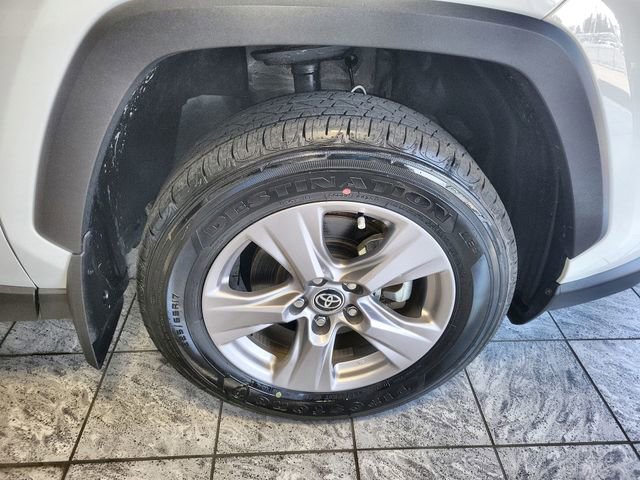Used 2024 Toyota RAV4 LE AWD/4WD image 10