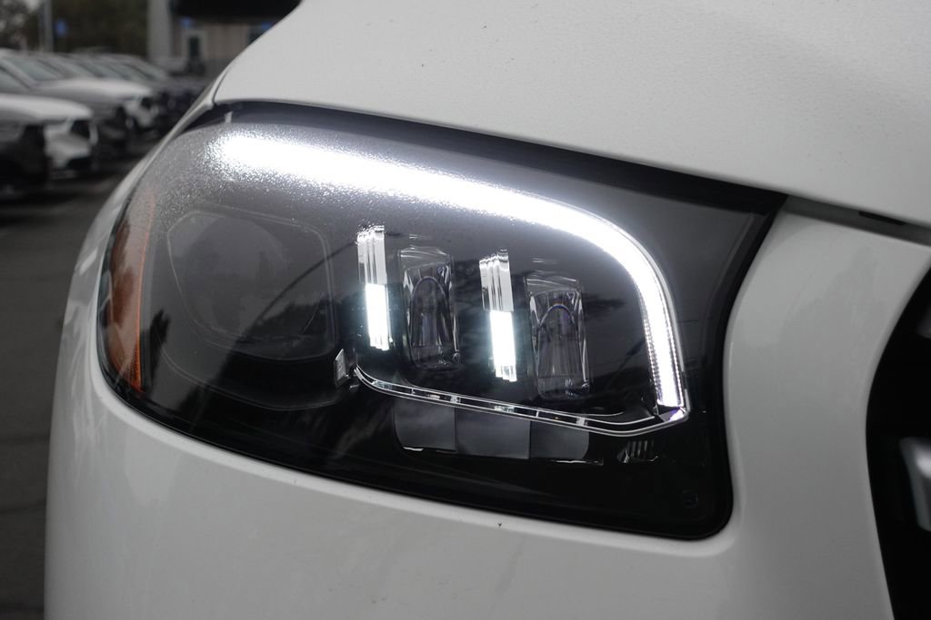 Used 2025 Mercedes-Benz GLS 450 4MATIC image 3