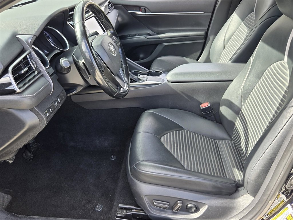 Used 2019 Toyota Camry L image 10