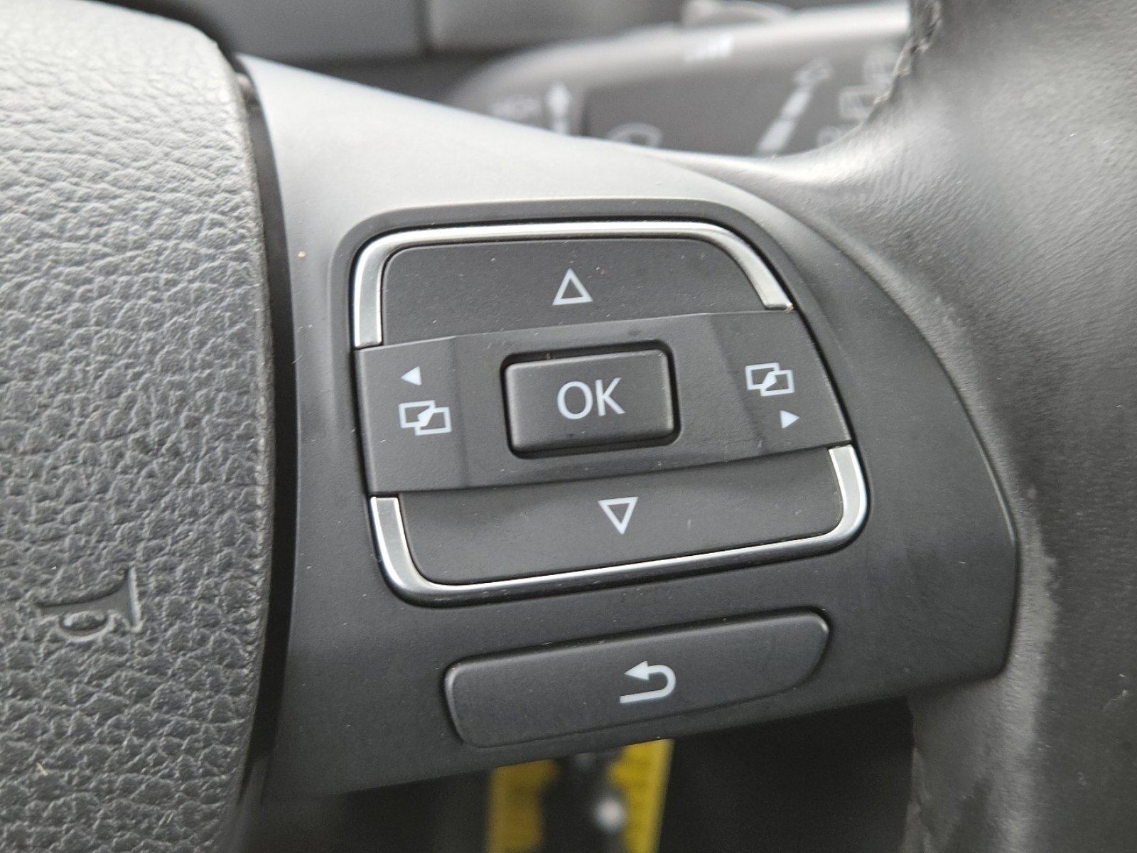 Used 2011 Volkswagen Tiguan S image 30