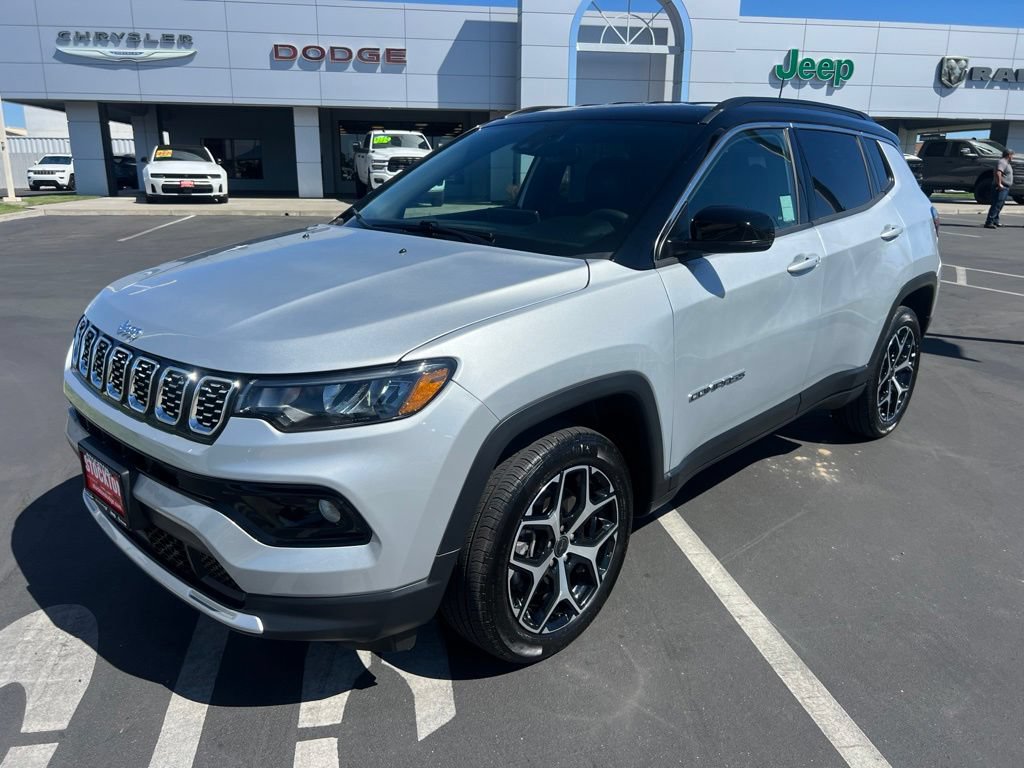 Used 2025 Jeep Compass Limited AWD/4WD image 4