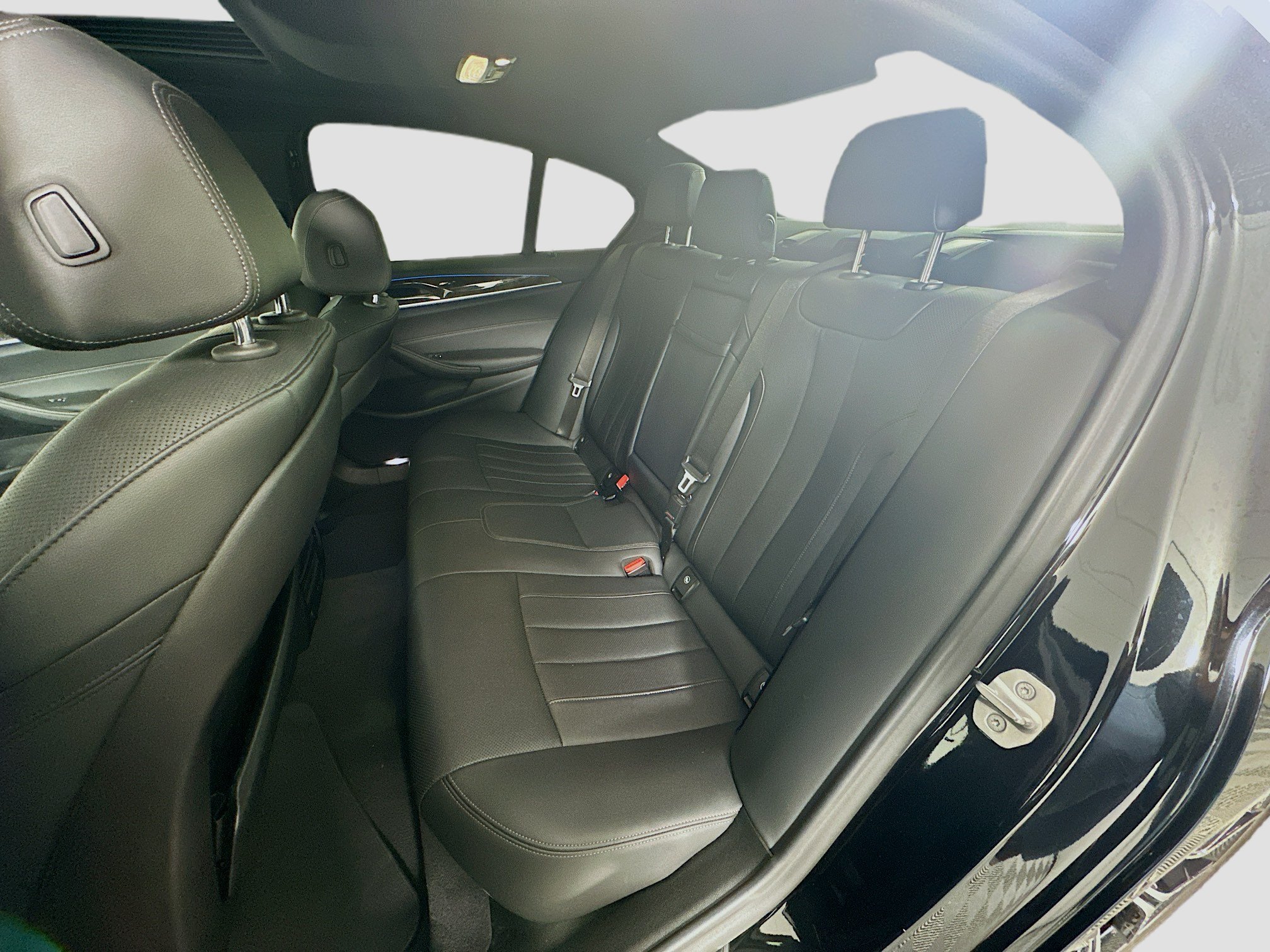 Used 2021 BMW 530e w/ M Sport Package RWD image 29